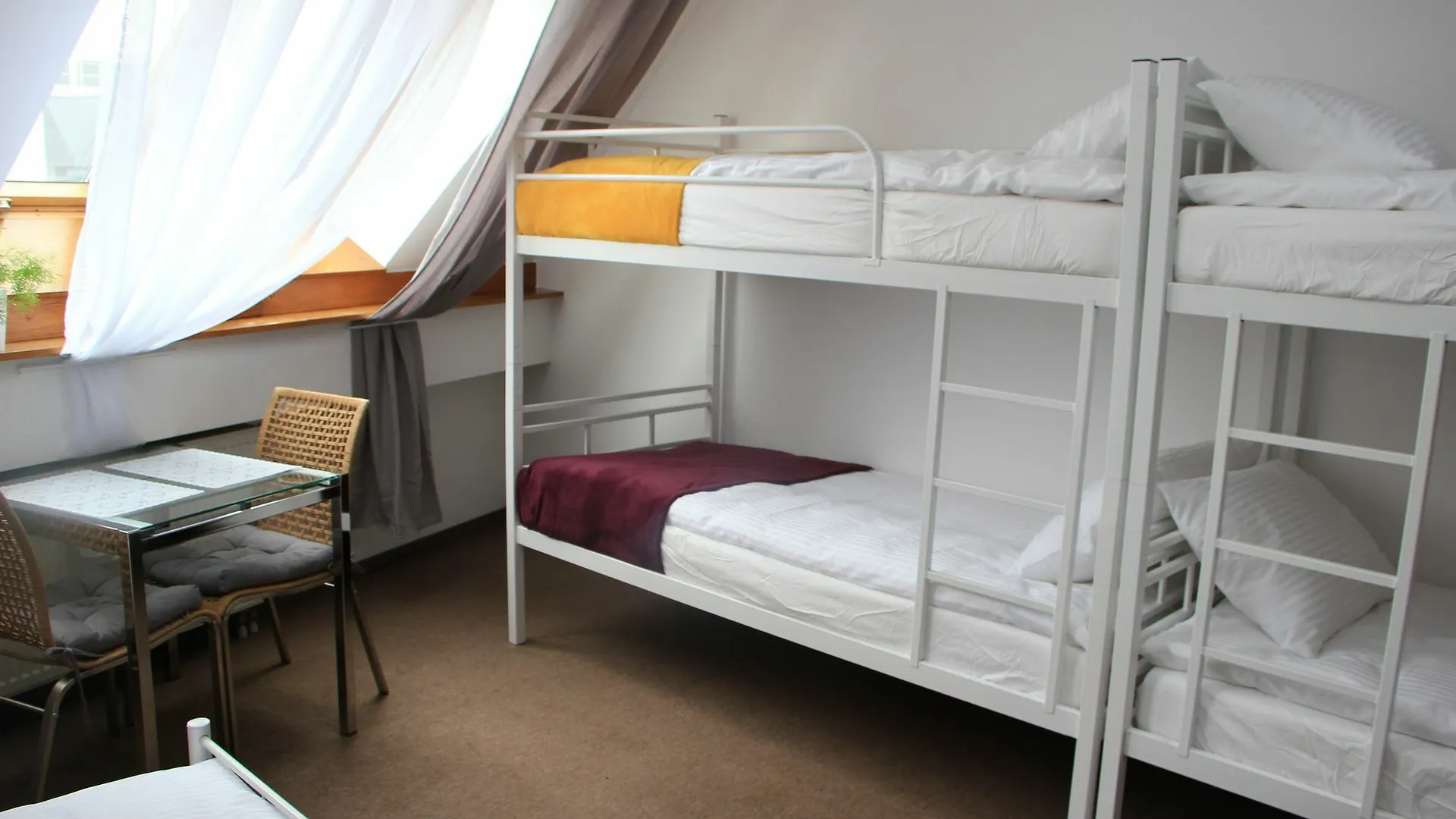 Lajk Guesthouse فروتسواف فندق