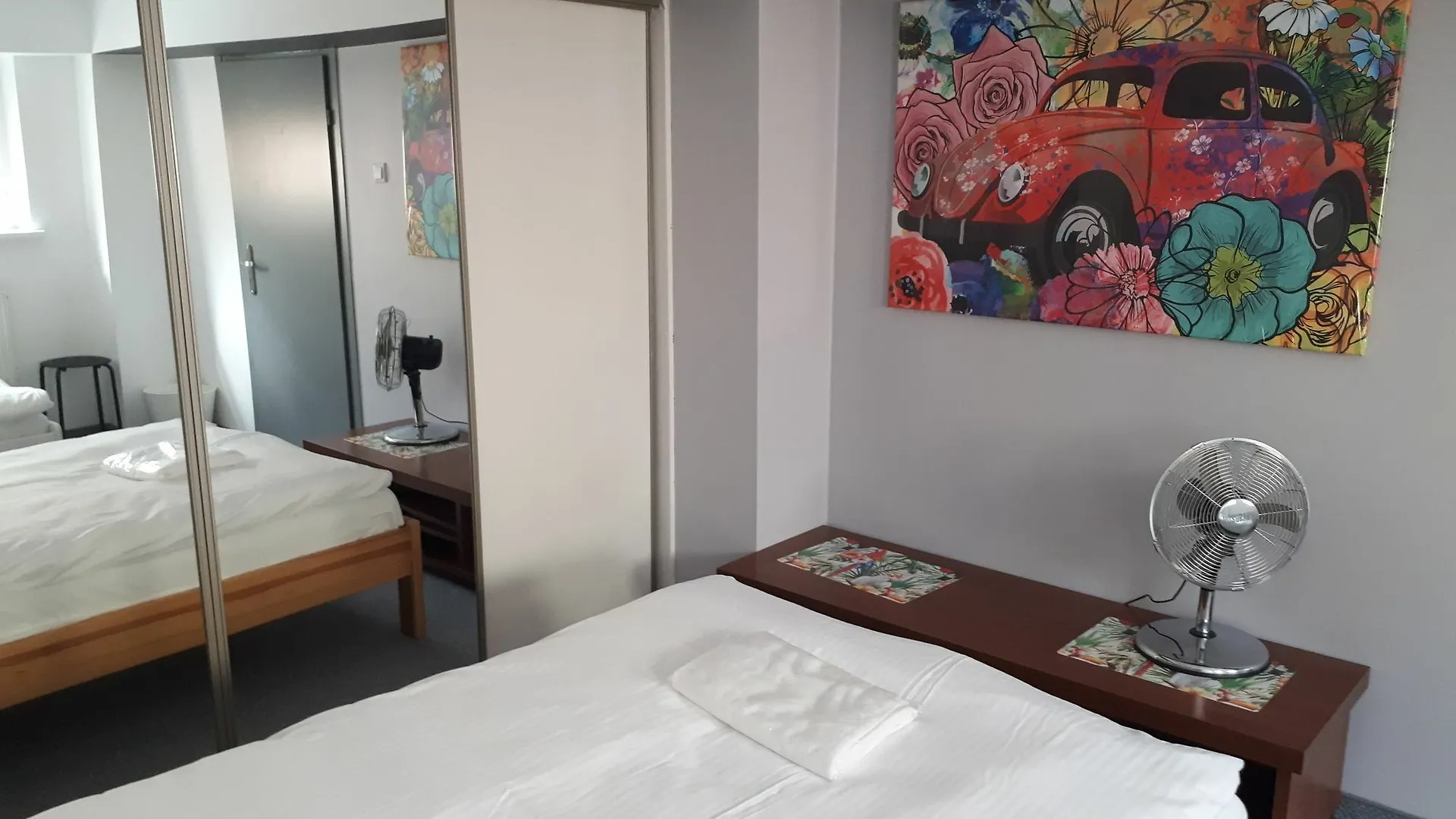 Lajk Guesthouse فروتسواف فندق